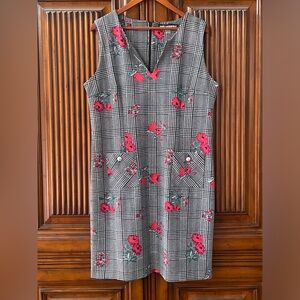 Karl Lagerfeld Paris Dress. Black and White with Red Roses Size 14